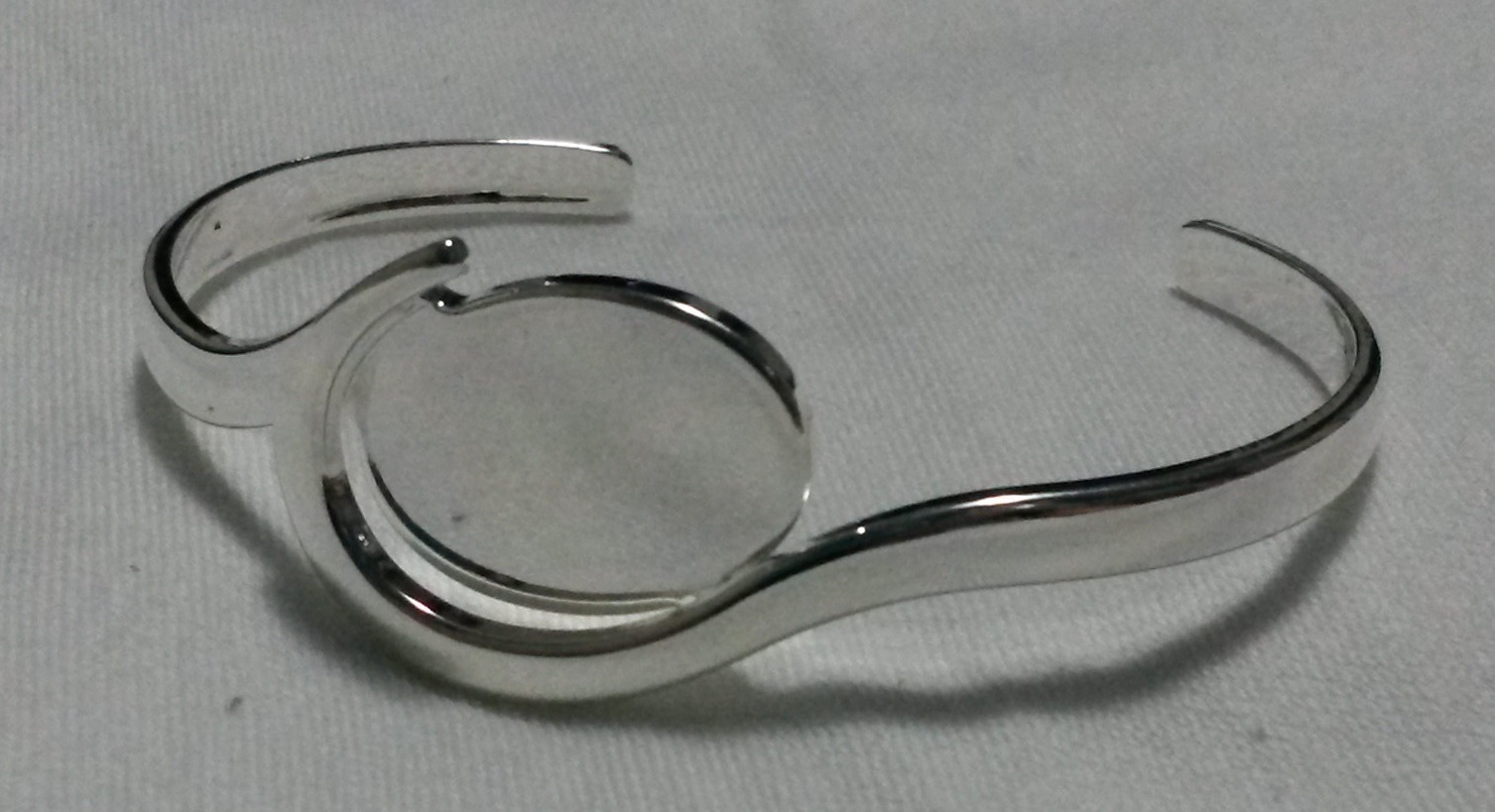 Oval Wave Silver Plated Bangle Oval Wave Silver Plated Bangle